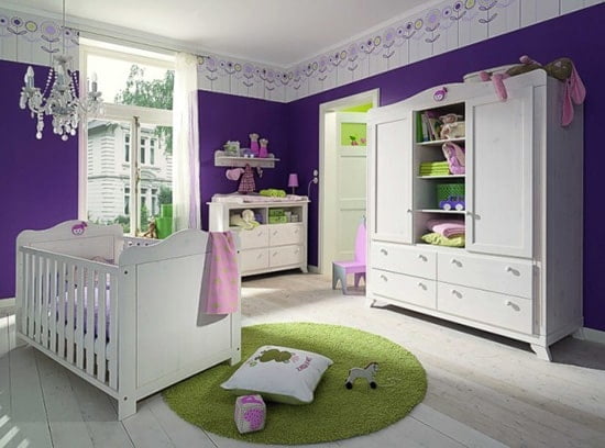 Biela drevena detska postielka