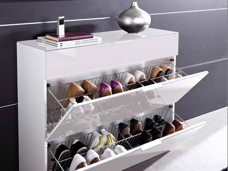 Biely vyklapaci botnik