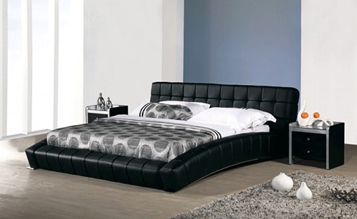 Čierna kožená prešívaná posteľ
