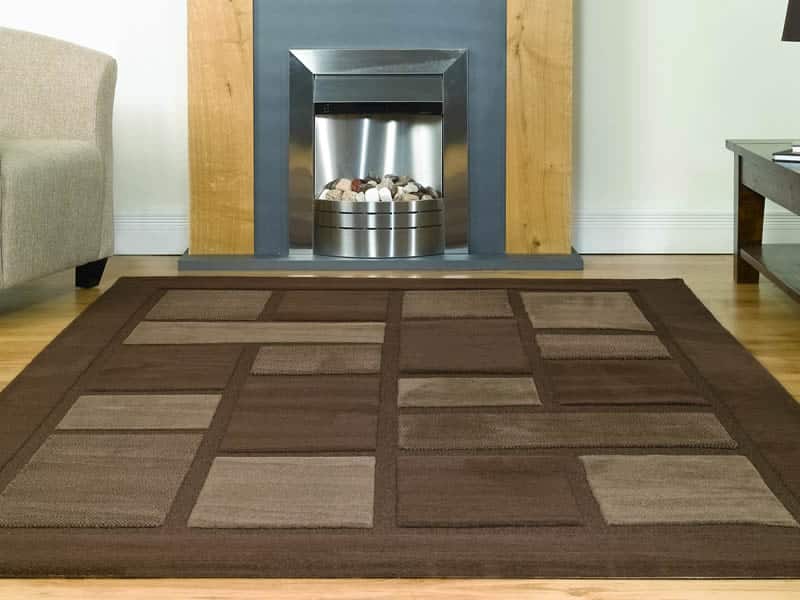 Hnedy kusovy koberec