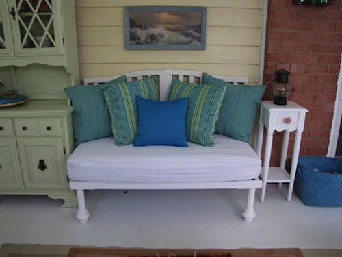 Lavicka z detskej postielky