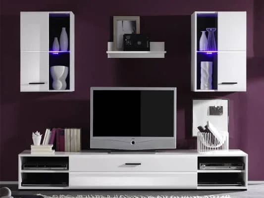 Minimalistická biela obývacia stena