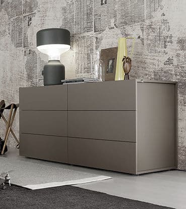 Moderna leskla komoda