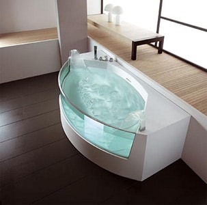 Moderná sklenená vaňa