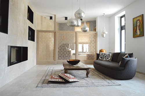 Travertínová obývačka