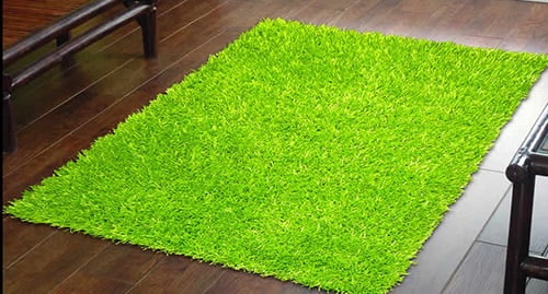 Zeleny travnaty koberec
