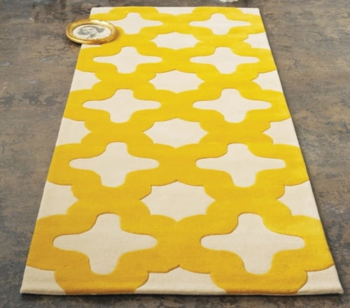 Žltý kusový koberec